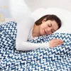 Patura grea Navaris, 135x200 cm, 8.8 kg, model zig-zag, pentru somn profund, gri, poliester/bumbac