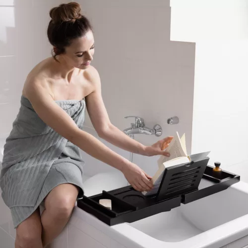 Suport baie extensibil Navaris, 75-108 cm, stand tableta si pahar, lemn de fag, negru, lemn
